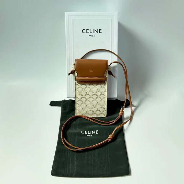 [BUNJANG] Celine Triomphe Flap Phone Pouch Crossbody Bag White Tan / [새상품급] 셀린느 트리옹프 플랩 폰파우치 크로스백 가방 화이트탄