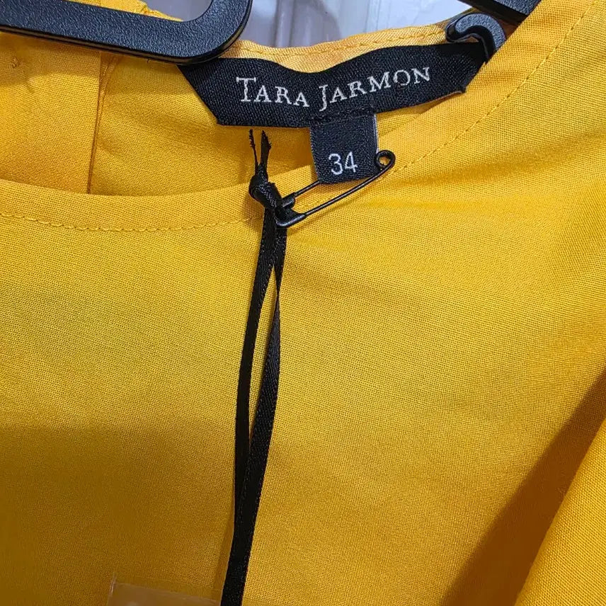 [BUNJANG] Tara Jarmon Ruffle Cotton Blouse Saffron Size 34 / [새제품] Tara Jarmon 타라 자몽 러플 코튼 블라우스 34