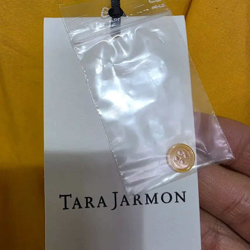 [BUNJANG] Tara Jarmon Ruffle Cotton Blouse Saffron Size 34 / [새제품] Tara Jarmon 타라 자몽 러플 코튼 블라우스 34