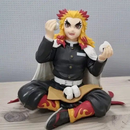 [BUNJANG] Kyojuro Rengoku Onigiri Figure (Opened, Displayed) / 귀멸의 칼날 렌고쿠 쿄쥬로 주먹밥 피규어ㅡ개봉전시품