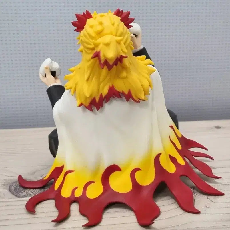 [BUNJANG] Kyojuro Rengoku Onigiri Figure (Opened, Displayed) / 귀멸의 칼날 렌고쿠 쿄쥬로 주먹밥 피규어ㅡ개봉전시품