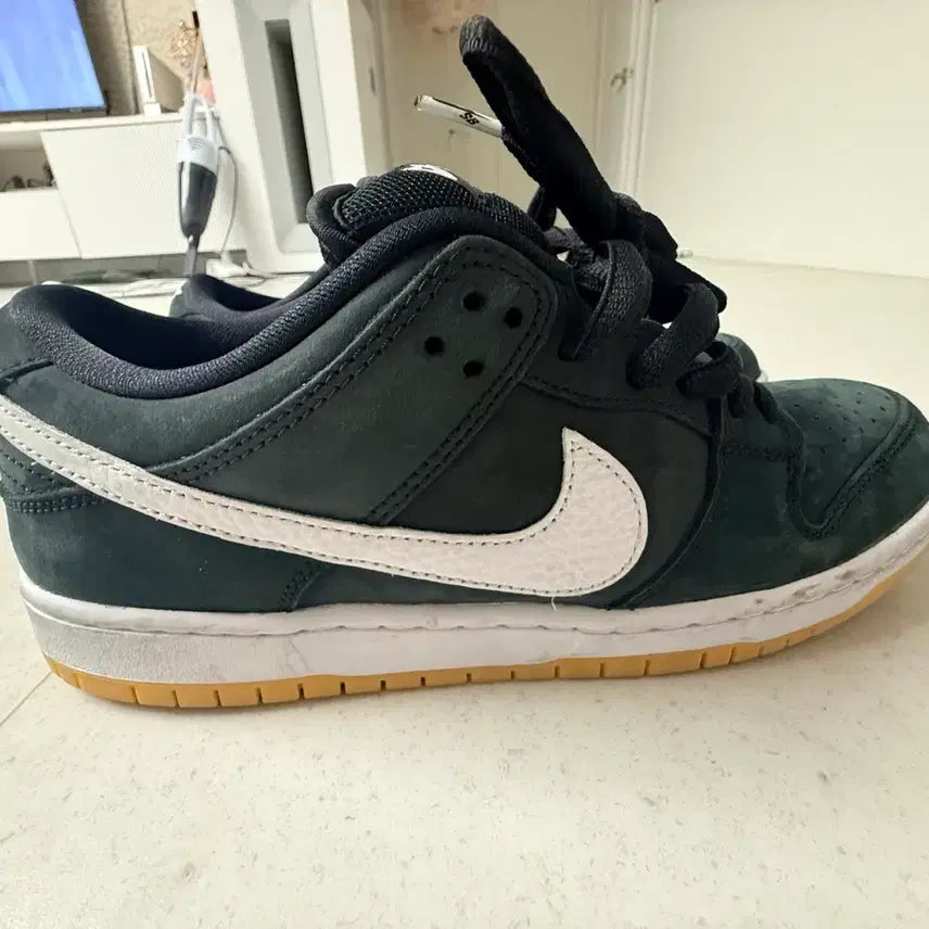 [BUNJANG] Nike SB Dunk Low Black White Gum Sole Sneakers / 나이키 SB 덩크 로우 블랙/화이트 검솔