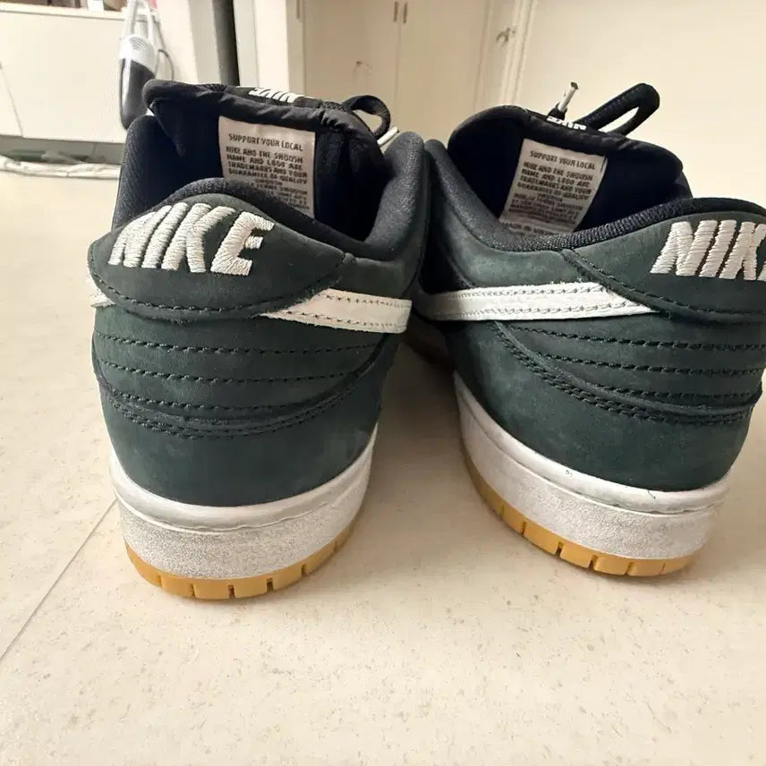 [BUNJANG] Nike SB Dunk Low Black White Gum Sole Sneakers / 나이키 SB 덩크 로우 블랙/화이트 검솔