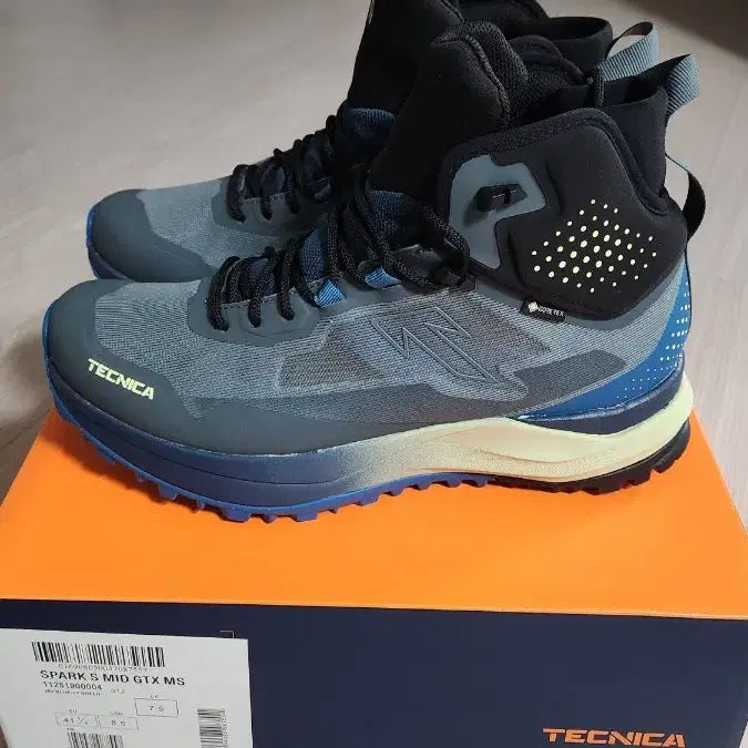 [BUNJANG] Tecnica Spark S Mid GTX MS Hiking Boots Blue/Light Green - Size 265 (New) / (265) 테크니카 스파크 미드 GTX 등산화 팝니다.(새상품)