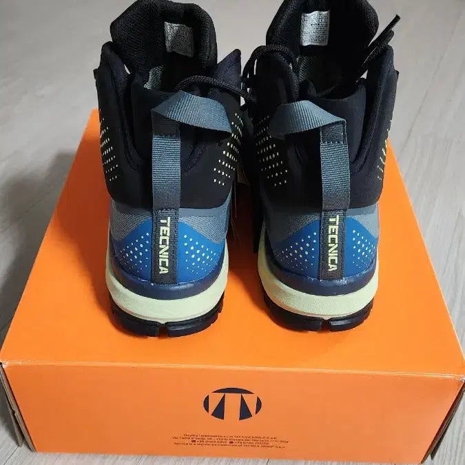 [BUNJANG] Tecnica Spark S Mid GTX MS Hiking Boots Blue/Light Green - Size 265 (New) / (265) 테크니카 스파크 미드 GTX 등산화 팝니다.(새상품)