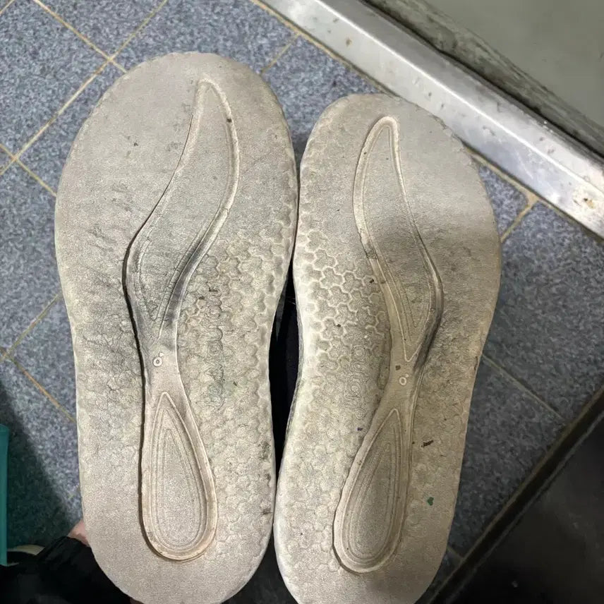 [BUNJANG] Lemontou Black Sneakers Size 270 / 르무통 블랙 270