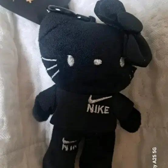 [BUNJANG] Nike x Hello Kitty Plush Keyring / 나이키 키티 인형 블랙 키링 새상품