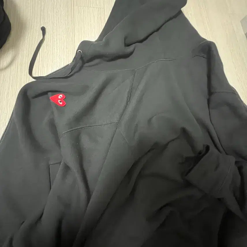 [BUNJANG] Comme des Garçons Red Heart Black Hoodie / 꼼데가르송 빨간 하트 블랙 후드티