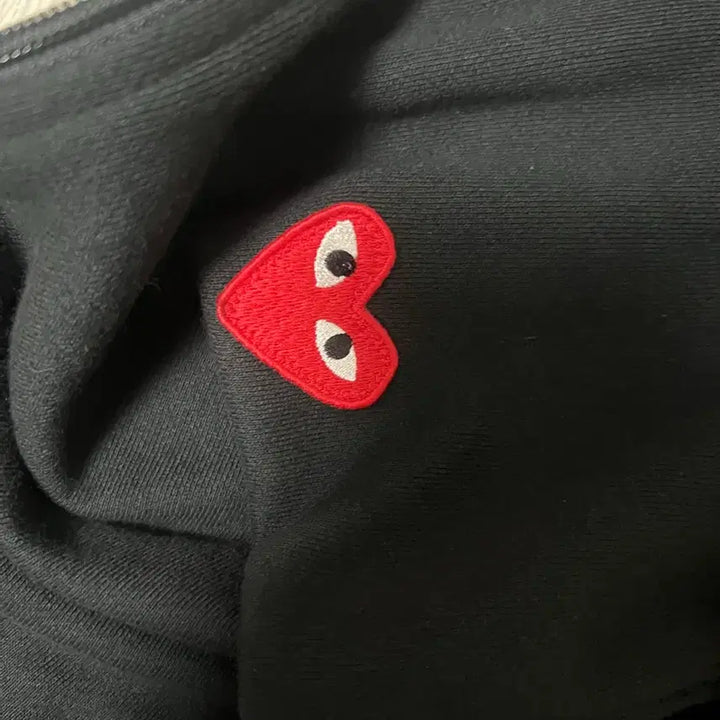 [BUNJANG] Comme des Garçons Red Heart Black Hoodie / 꼼데가르송 빨간 하트 블랙 후드티