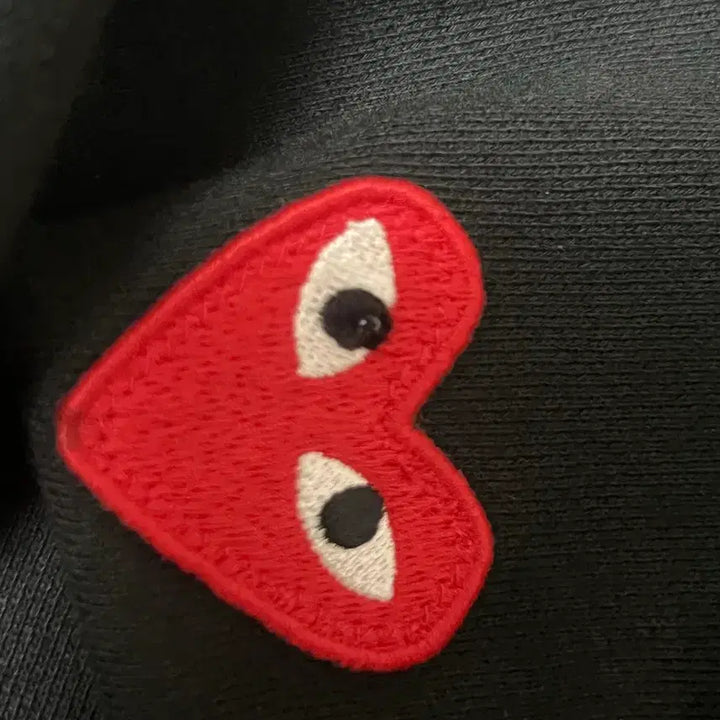[BUNJANG] Comme des Garçons Red Heart Black Hoodie / 꼼데가르송 빨간 하트 블랙 후드티