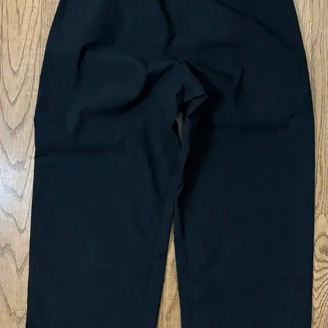 [BUNJANG] Uniqlo JW Anderson Track Pants Black / [S] 유니클로 JW앤더슨 트랙팬츠 블랙