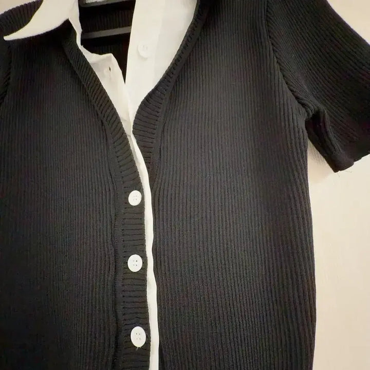 [BUNJANG] MARU Black Ribbed Cropped Cardigan with Layered Shirt Style / MARU 셔츠 레이어드 스타일 반팔 크롭 블랙 골지 가디건