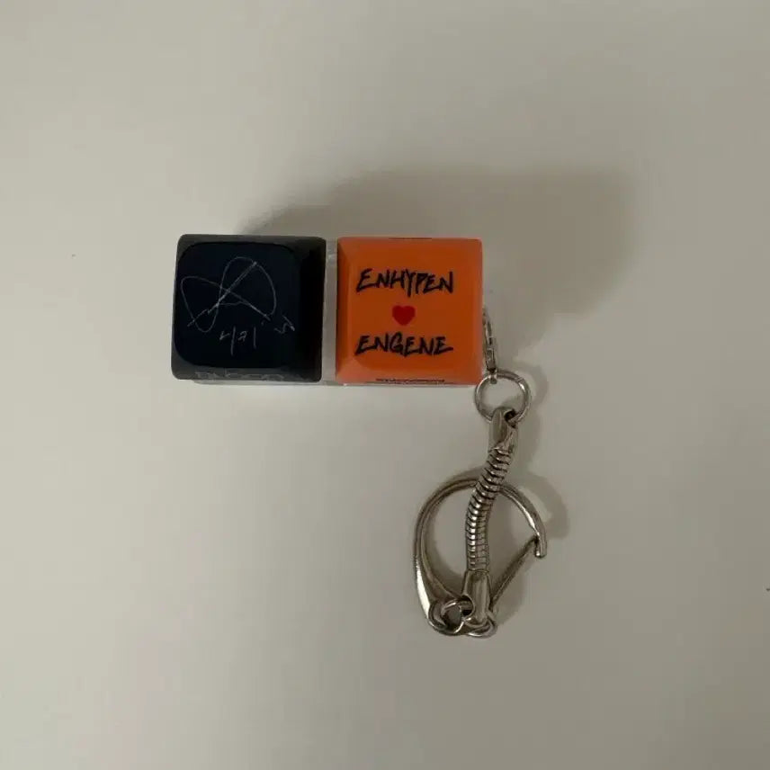 [BUNJANG] Enhypen Blood Saga Random Keyring Niki Keycap / 엔하이픈 블러드 사가 랜덤 키링 니키 키캡