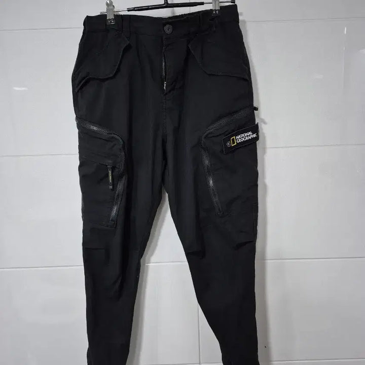 [BUNJANG] National Geographic Black Cargo Jogger Pants (Size 30-32) / 내셔널지오그래픽 블랙 카고 조거팬츠30~32ㅎ