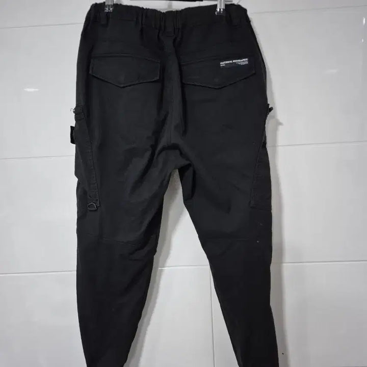 [BUNJANG] National Geographic Black Cargo Jogger Pants (Size 30-32) / 내셔널지오그래픽 블랙 카고 조거팬츠30~32ㅎ