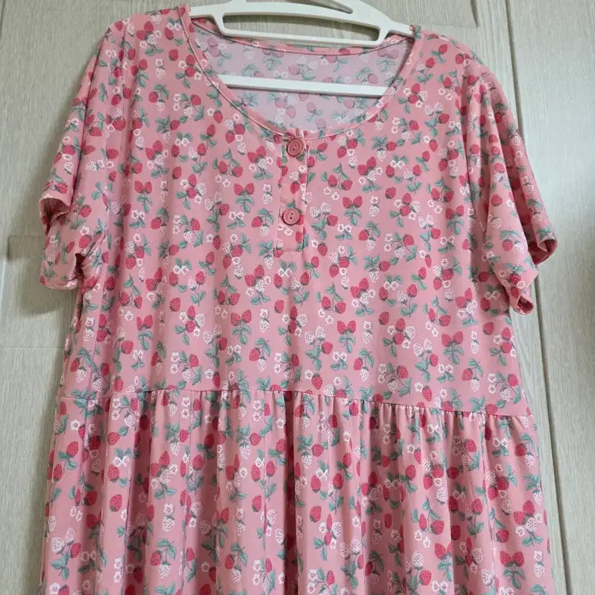 [BUNJANG] Strawberry Refrigerator One-Piece Pajama / 딸기 냉장고원피스 파자마/잠옷