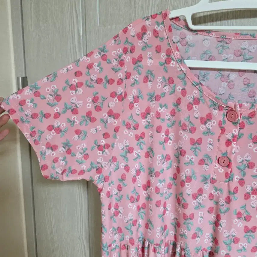 [BUNJANG] Strawberry Refrigerator One-Piece Pajama / 딸기 냉장고원피스 파자마/잠옷