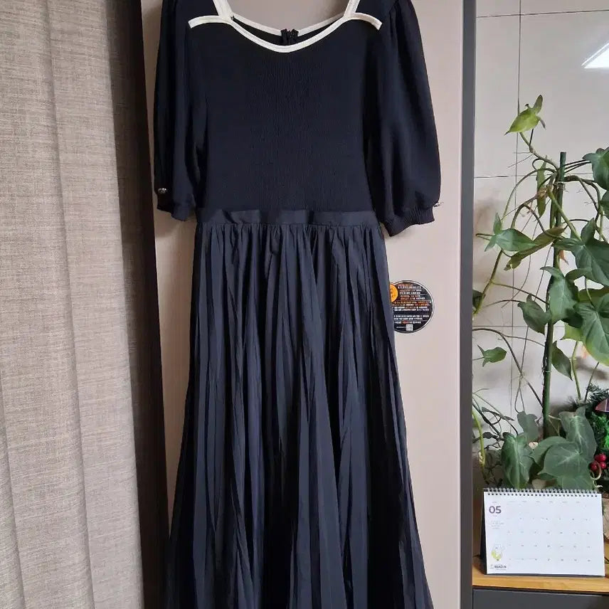 [BUNJANG] ZOOC Square Neck Knit Color Block Pleated Dress / ZOOC주크 스퀘어넥 니트 배색 플리츠 원피스