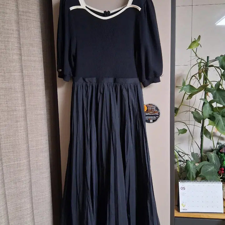 [BUNJANG] ZOOC Square Neck Knit Color Block Pleated Dress / ZOOC주크 스퀘어넥 니트 배색 플리츠 원피스