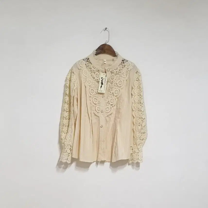 [BUNJANG] Eyelet Pearl Blouse / 아일렛 진주 블라우스