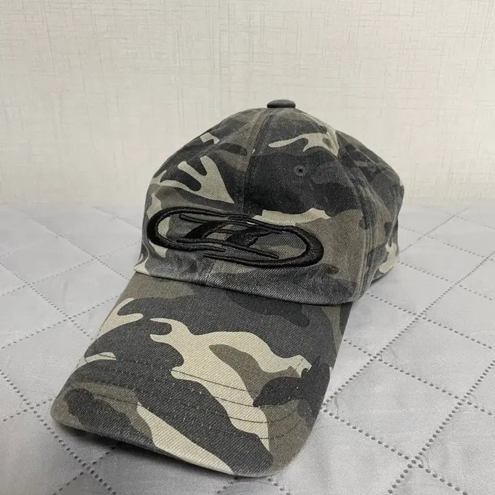 [BUNJANG] Born to Win B-Symbol Big Logo Camo Ball Cap / 본투윈 B심볼 빅 로고 볼캡 카모