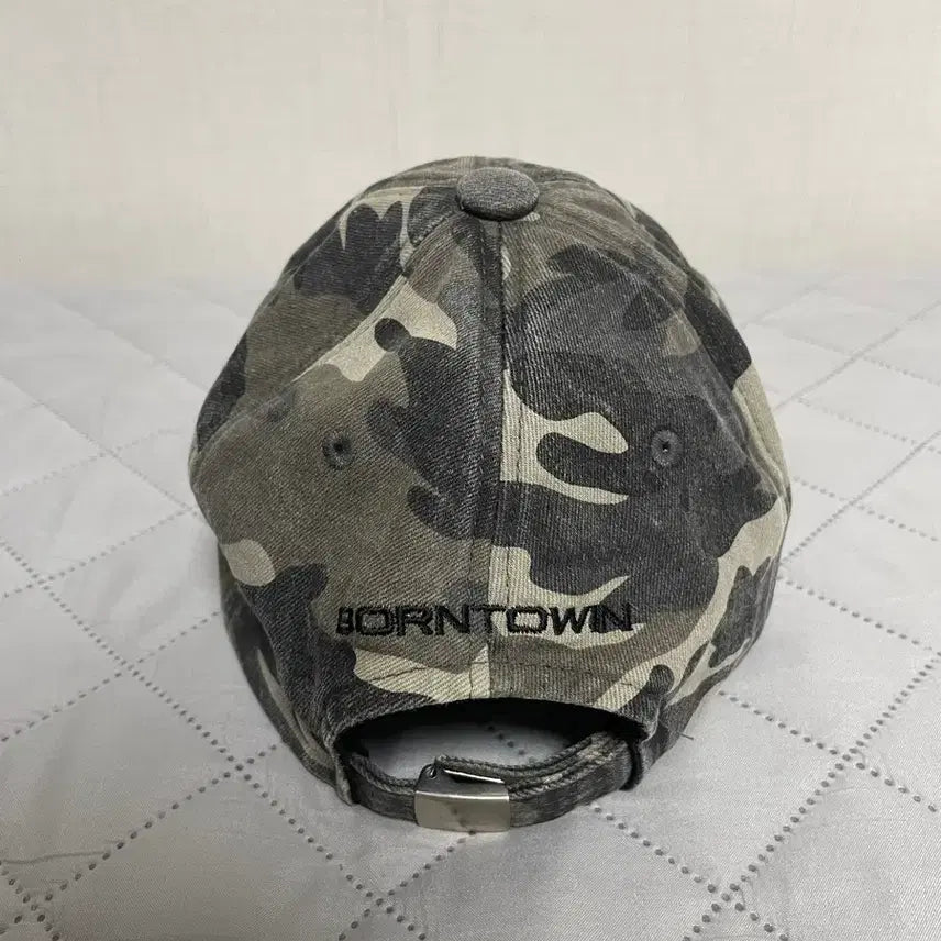 [BUNJANG] Born to Win B-Symbol Big Logo Camo Ball Cap / 본투윈 B심볼 빅 로고 볼캡 카모