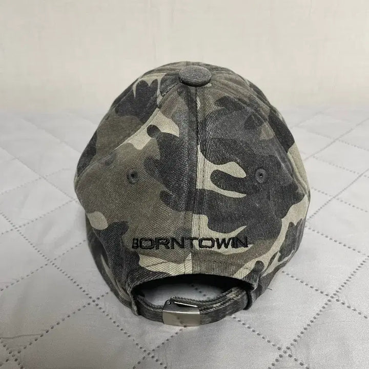 [BUNJANG] Born to Win B-Symbol Big Logo Camo Ball Cap / 본투윈 B심볼 빅 로고 볼캡 카모