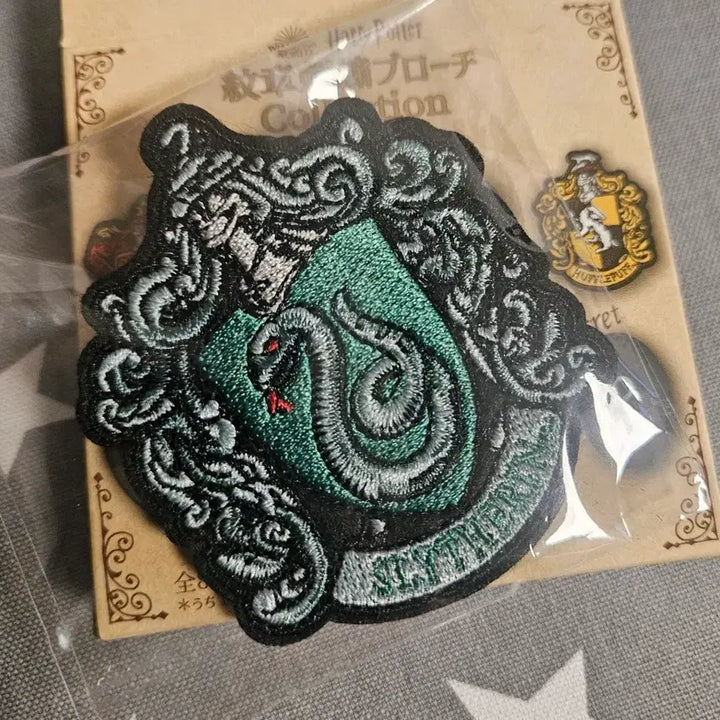[BUNJANG] Harry Potter Slytherin Emblem Badge Mahoutokoro Pop-up Goods / 해리포터 슬리데린 와펜 뱃지 마호도코로 팝업 굿즈