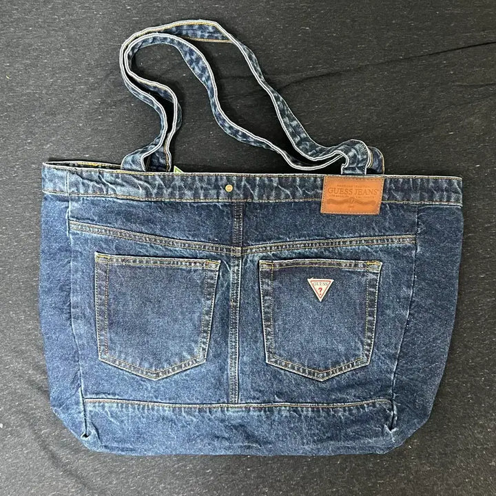 [BUNJANG] Guess Hyunjin Engraved Tote Bag / 게스 현진 팝업 현진 각인 토트백