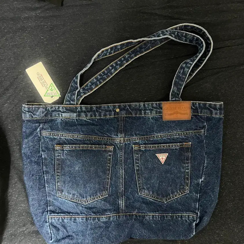 [BUNJANG] Guess x Hyunjin Engraved Tote Bag / 게스 현진 팝업 현진 각인 토트백