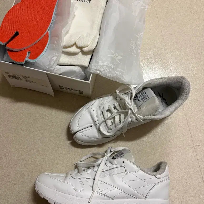 [BUNJANG] Reebok x Maison Margiela Tabi White Sneakers / 리복x마르지엘라 타비 화이트 275