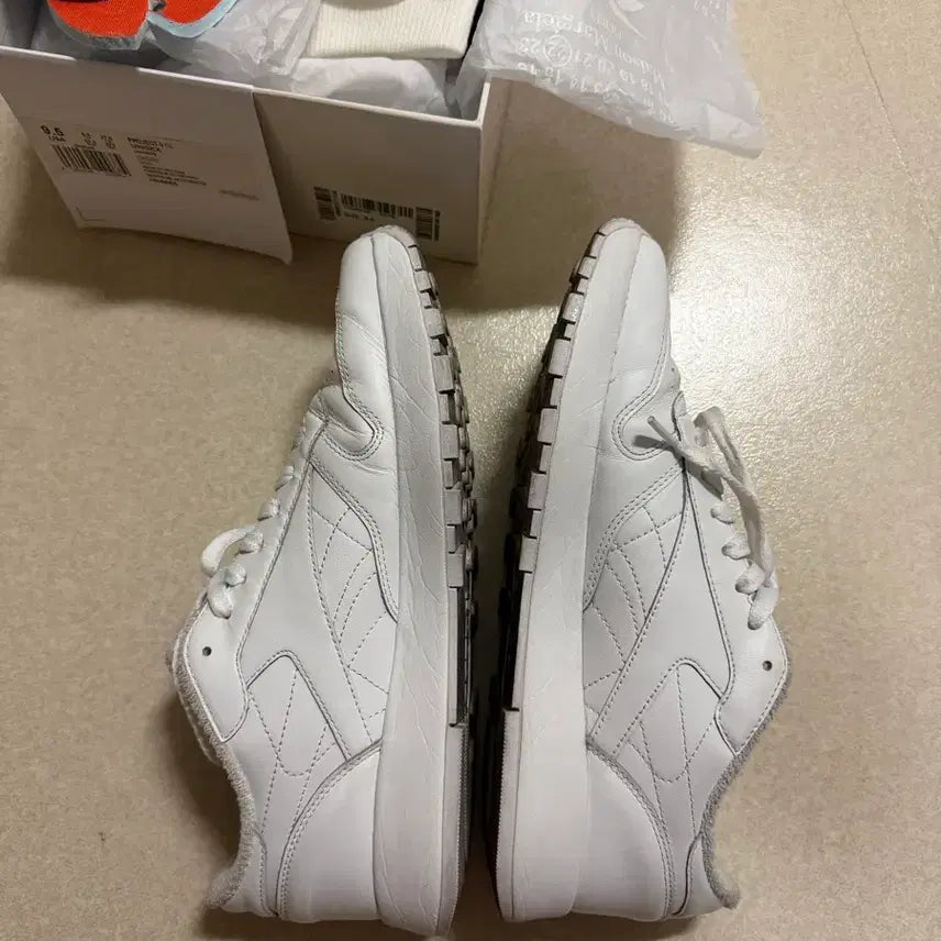 [BUNJANG] Reebok x Maison Margiela Tabi White Sneakers / 리복x마르지엘라 타비 화이트 275