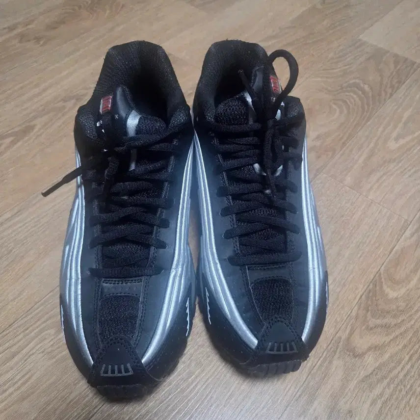 [BUNJANG] Nike Shox R4 Metallic Silver Red Sneakers (265) / 나이키 샥스 R4 메탈릭 실버 레드 (265)