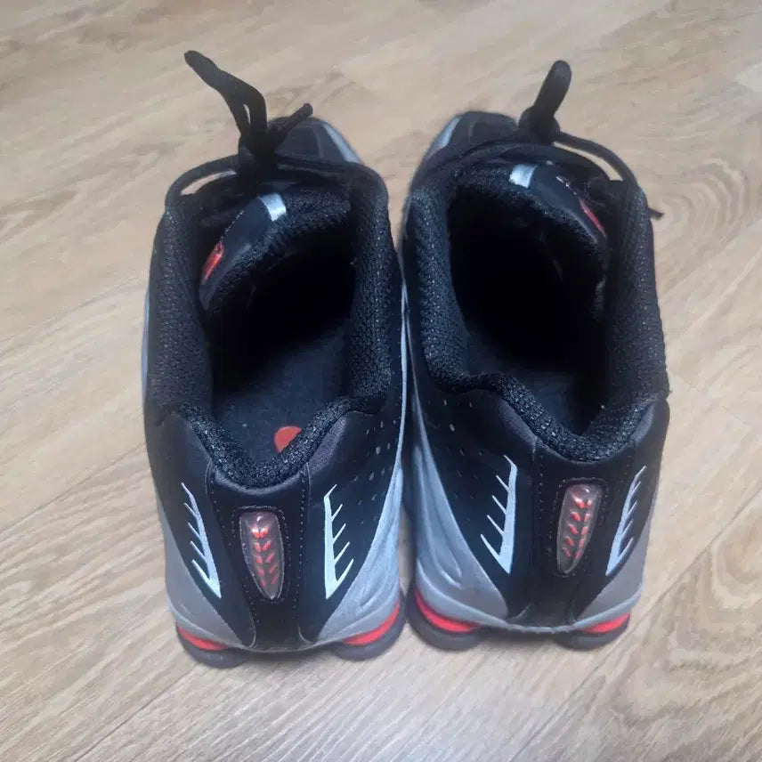 [BUNJANG] Nike Shox R4 Metallic Silver Red Sneakers (265) / 나이키 샥스 R4 메탈릭 실버 레드 (265)