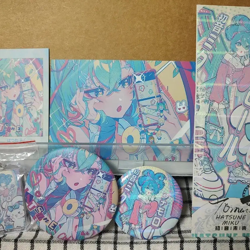 [BUNJANG] Hatsune Miku Cinnamonroll Collaboration Set Badge, Keychain, Card, Sticker / 석탄일할인)증정)하츠네 미쿠 시나몬롤 콜라보 세트 배지2 키링1 지류3