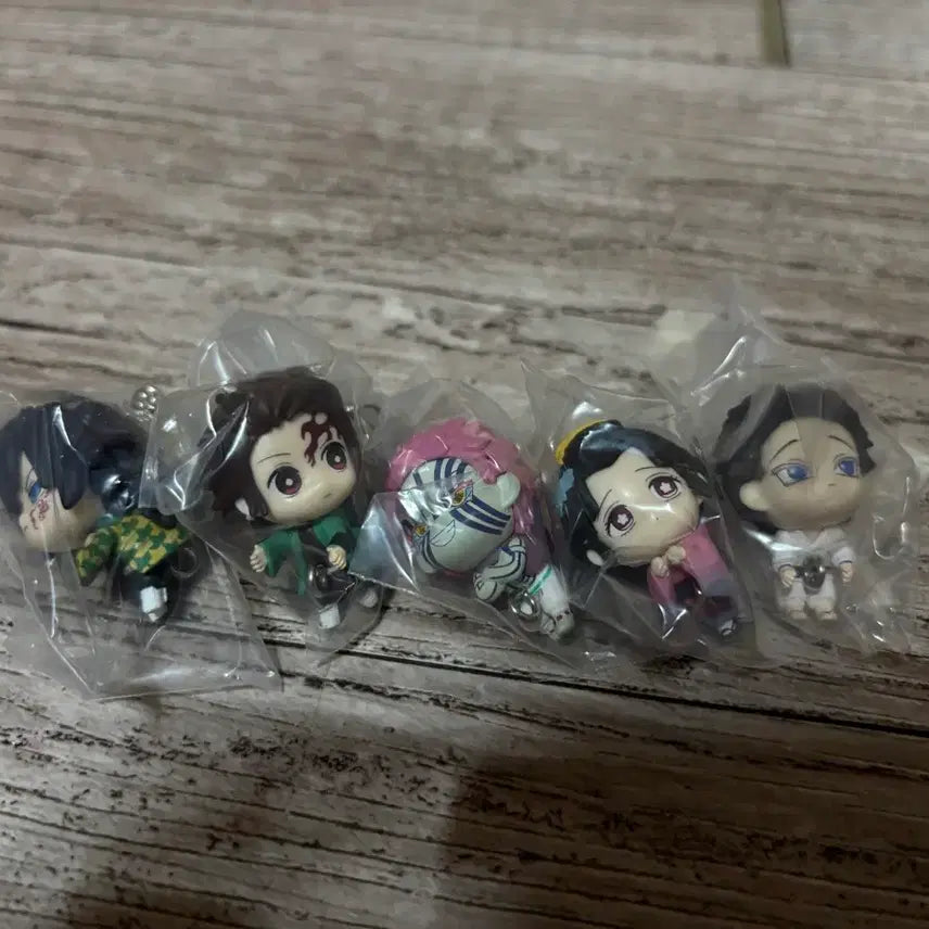 [BUNJANG] Demon Slayer: Mugen Train Arc Full Gacha Set / 귀멸의 칼날 무한성편 대롱가챠 풀셋 팝니다