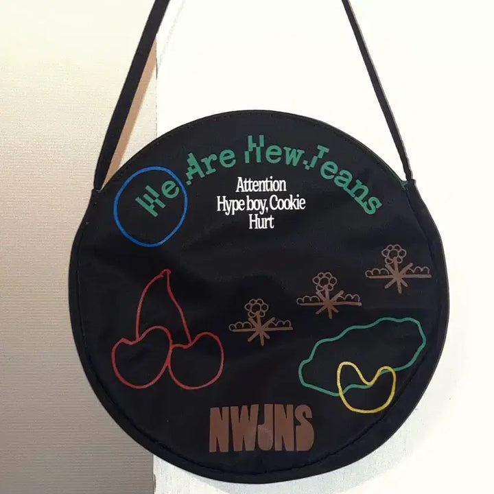 [BUNJANG] NewJeans Bag Album Black / 뉴진스 NewJeans 가방 앨범(가방만) 블랙