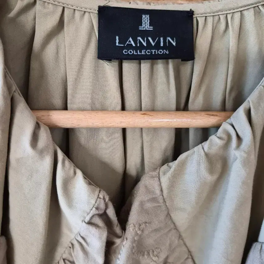[BUNJANG] Lanvin Collection Beige Frill Blouse / 랑방 프릴 블라우스 셔츠