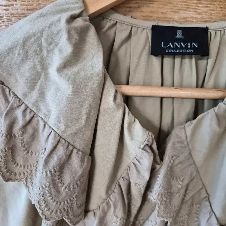 [BUNJANG] Lanvin Collection Beige Frill Blouse / 랑방 프릴 블라우스 셔츠