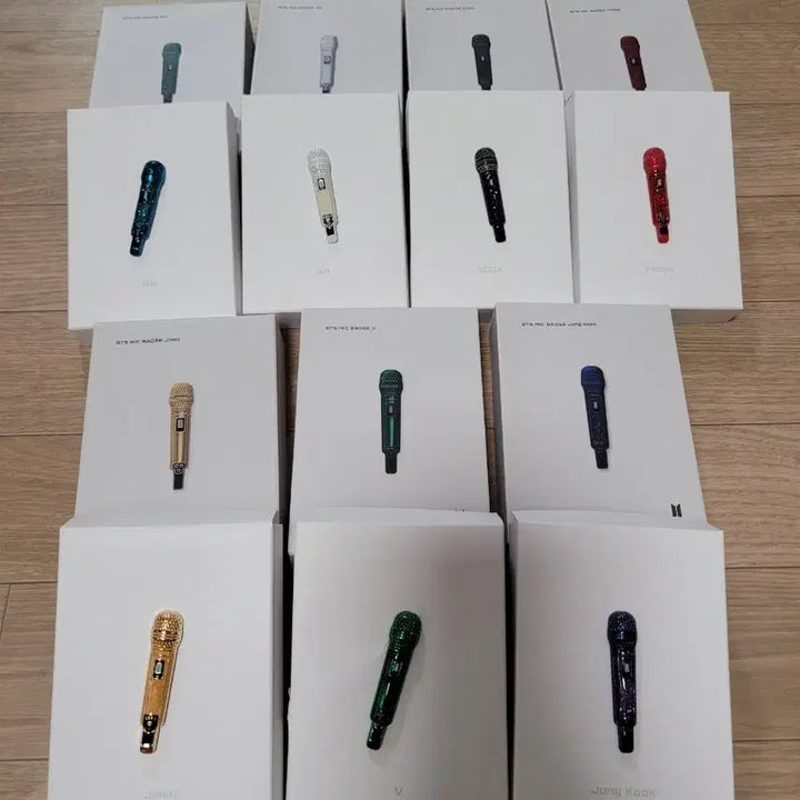 [BUNJANG] BTS Official Member Mic Badge Set with Photocard and Case / 방탄소년단(BTS) 하이브공식 멤버별 마이크뱃지