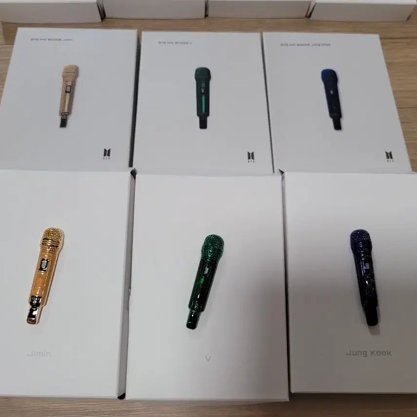 [BUNJANG] BTS Official Member Mic Badge Set with Photocard and Case / 방탄소년단(BTS) 하이브공식 멤버별 마이크뱃지
