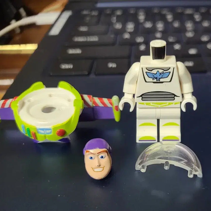 [BUNJANG] LEGO Toy Story Buzz Lightyear / 레고 토이스토리 버즈 라이트이어