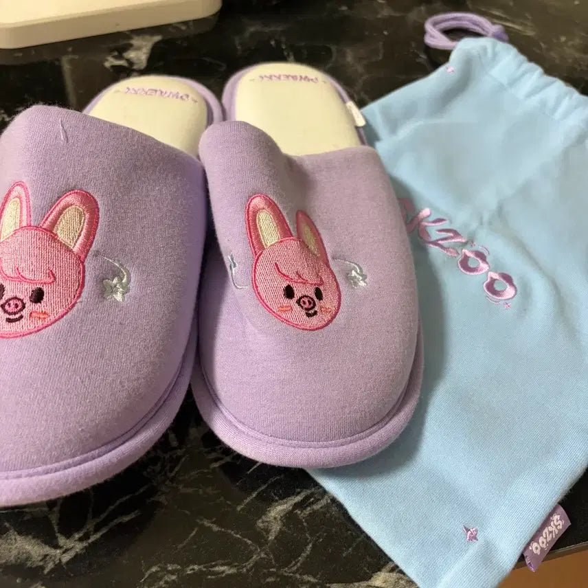 [BUNJANG] SKZOO Dwaekki Changbin Slippers / 스키주 돼끼 창빈 슬리퍼