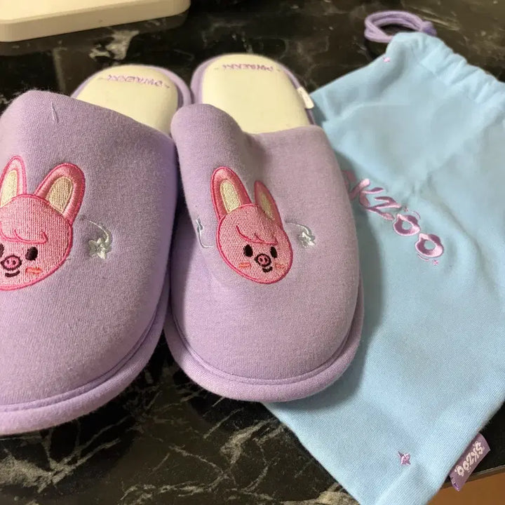 [BUNJANG] SKZOO Dwaekki Changbin Slippers / 스키주 돼끼 창빈 슬리퍼