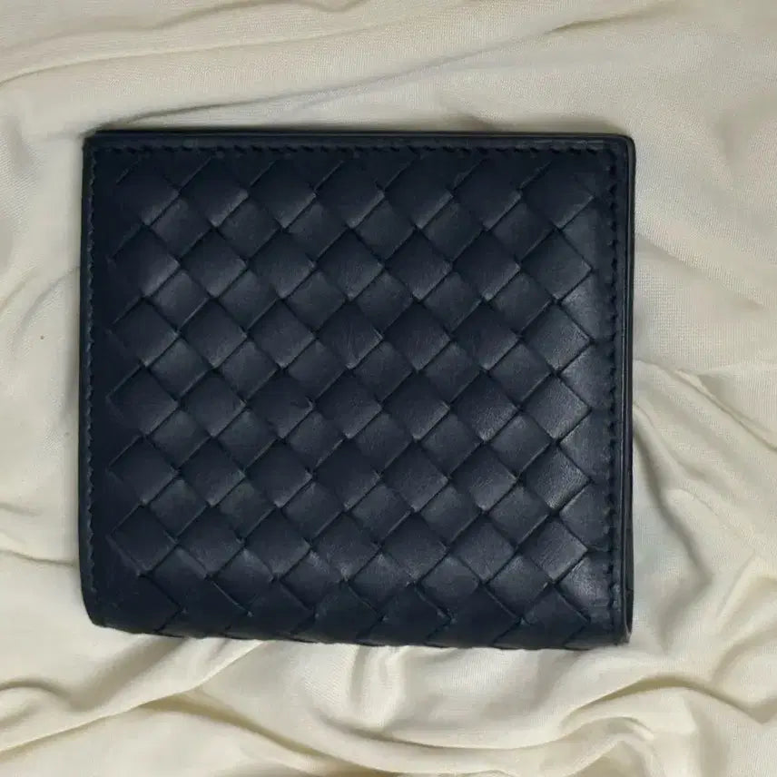 [BUNJANG] Bottega Veneta Intrecciato Bi-fold Wallet Navy / 보테가베네타 인트레치아토 반지갑 네이비
