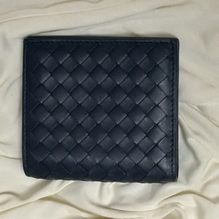 [BUNJANG] Bottega Veneta Intrecciato Bi-fold Wallet Navy / 보테가베네타 인트레치아토 반지갑 네이비