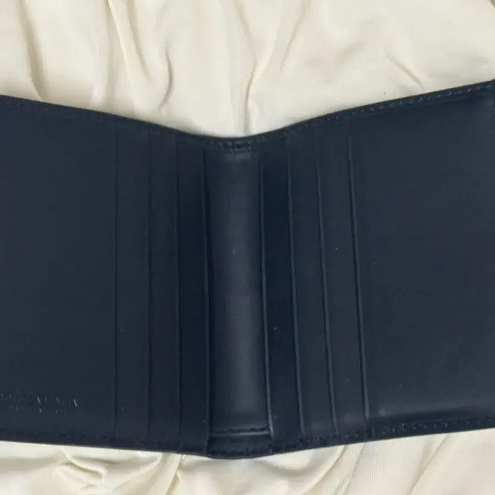 [BUNJANG] Bottega Veneta Intrecciato Bi-fold Wallet Navy / 보테가베네타 인트레치아토 반지갑 네이비