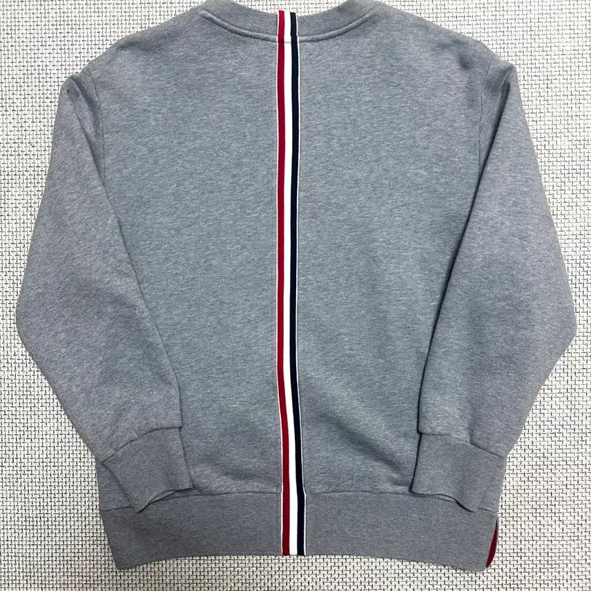 [BUNJANG] Thom Browne Back Three-Stripe Grey Sweatshirt / [2/새상품] 신형 톰브라운 백삼선 스프라이트 그레이 맨투맨