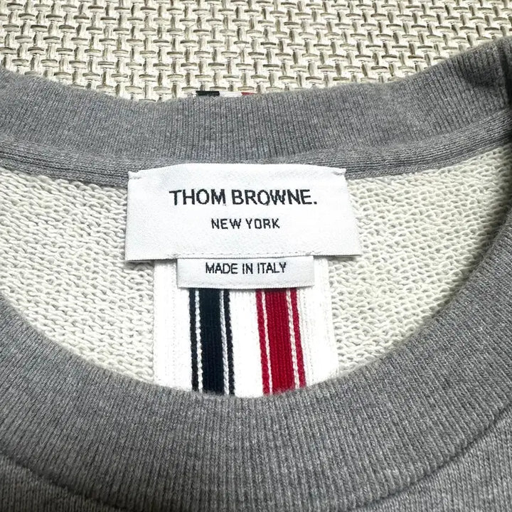 [BUNJANG] Thom Browne Back Three-Stripe Grey Sweatshirt / [2/새상품] 신형 톰브라운 백삼선 스프라이트 그레이 맨투맨
