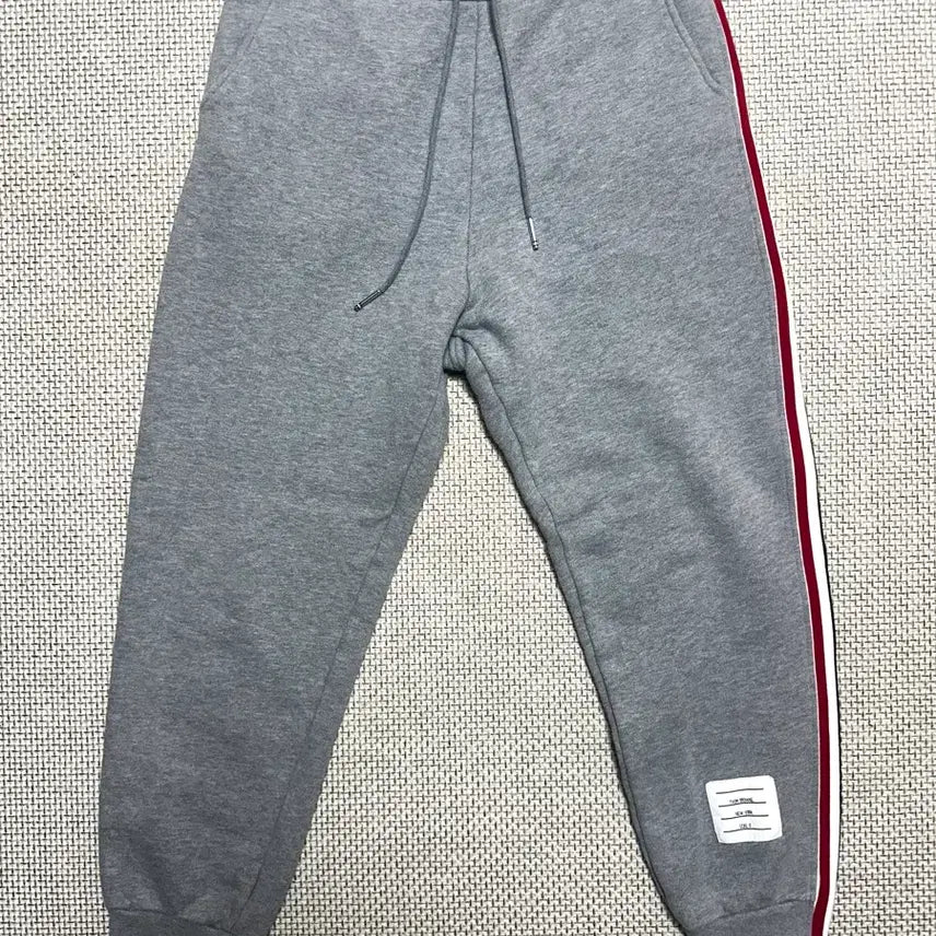 [BUNJANG] Thom Browne 25SS Sprite Grey Jogger Pants / [0/새상품급] 25ss 톰브라운 스프라이트 그레이 조거팬츠